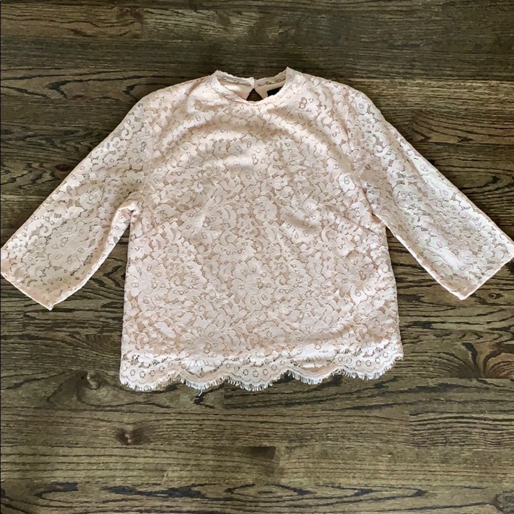 Lace tanish/pinkish quarter sleeve shirt